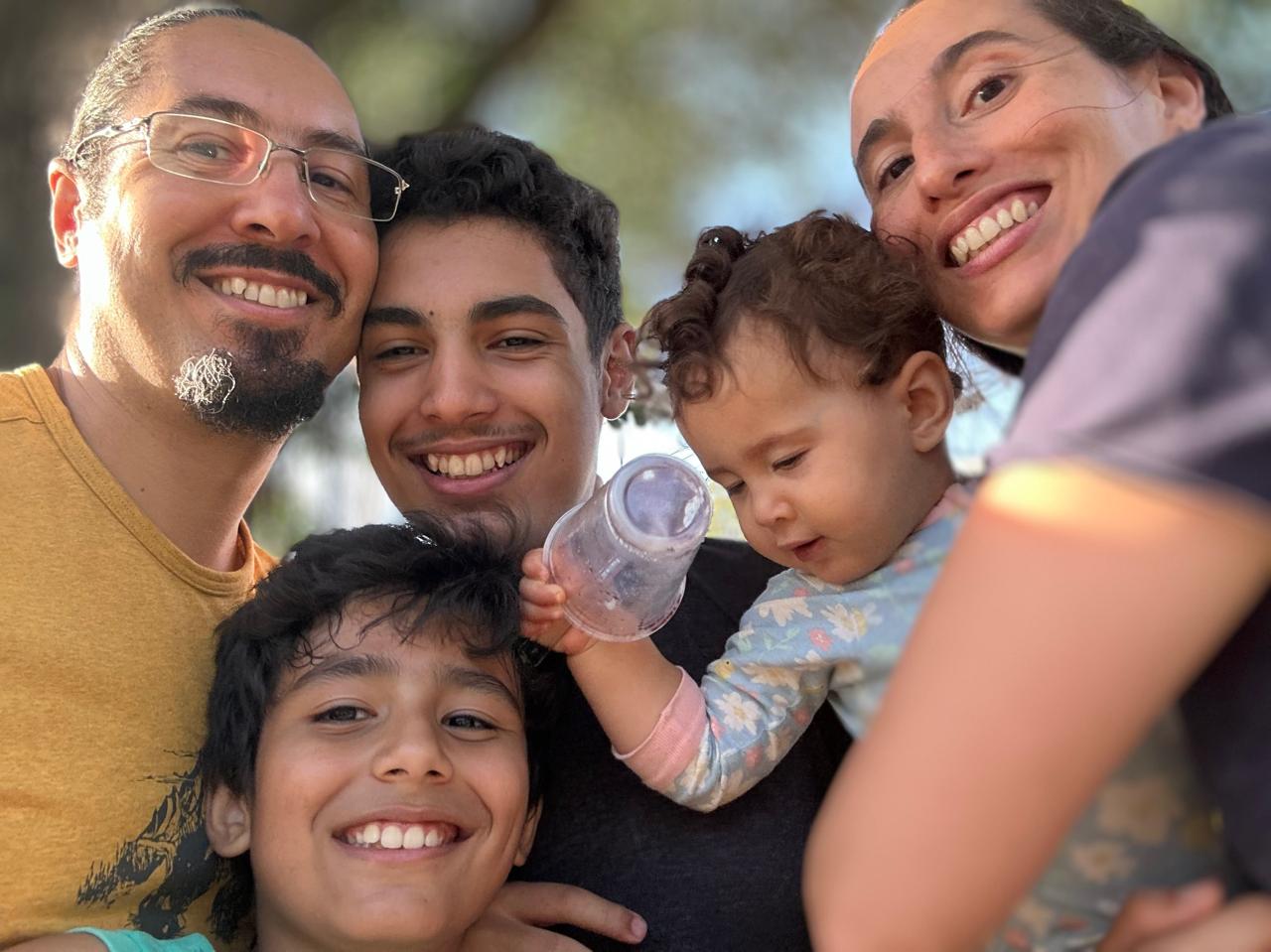 Retrato do anfitrião a bordo à luz suave da manhã